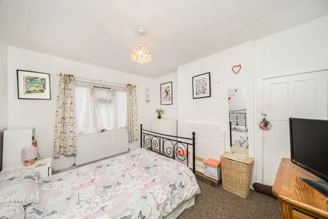 Bridge Close, TW11, photo 4