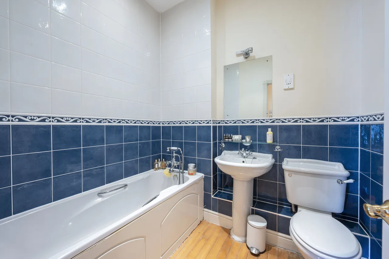 93 Chapman Square, London, photo 10
