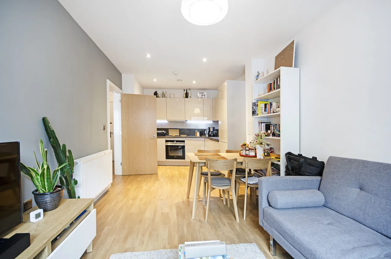 Flat 2, 10 Kingsland High Street, London, photo 6
