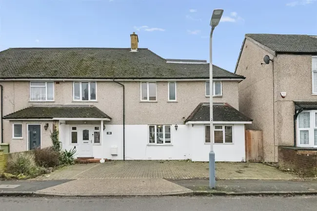 5 bed house for sale — Glebe Road, Uxbridge
