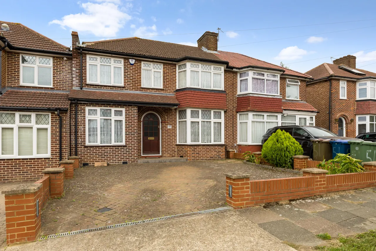 4 bed house for sale, Peareswood Gardens, Stanmore, HA7