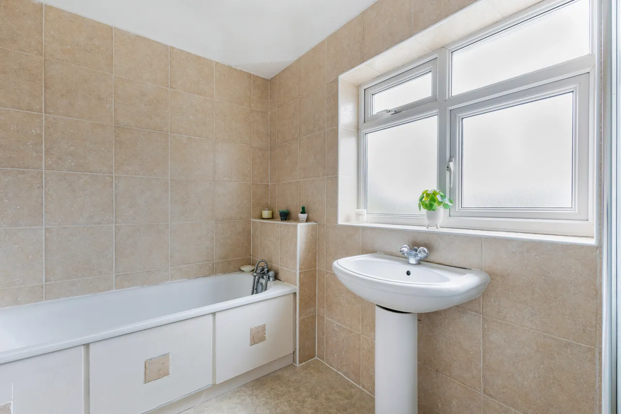 Peareswood Gardens, Stanmore, HA7, photo 2