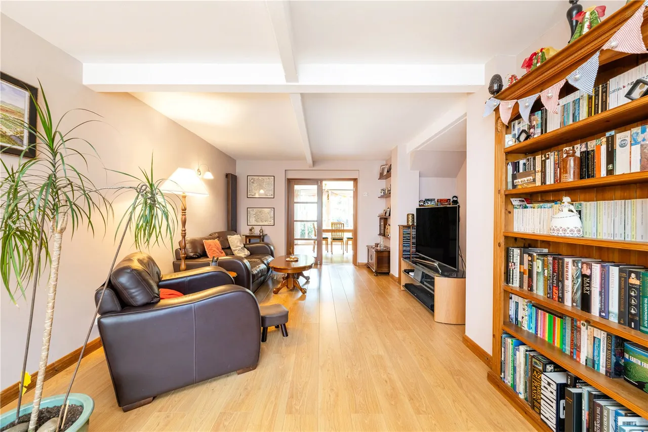 Grove Crescent, Hanworth, TW13 6LY, photo 3
