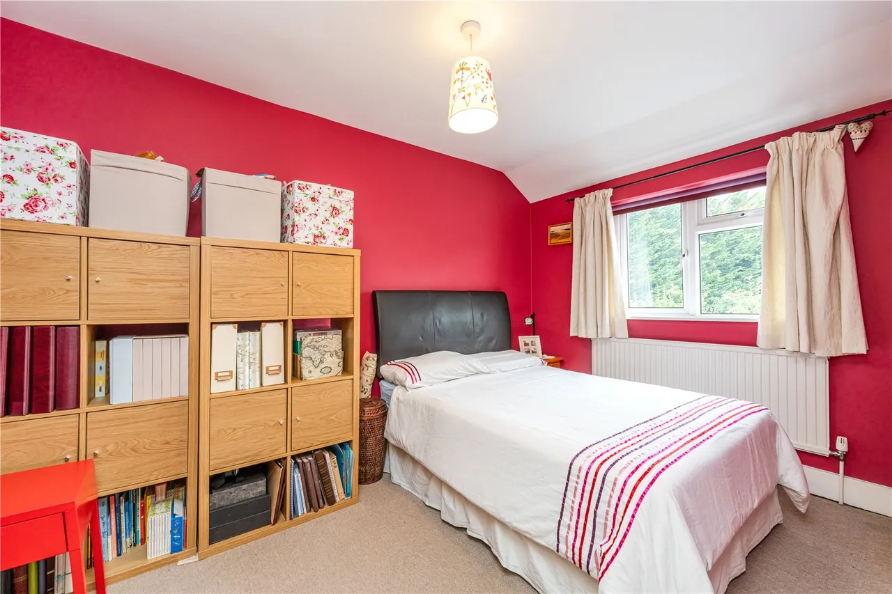 Grove Crescent, Hanworth, TW13 6LY, photo 8