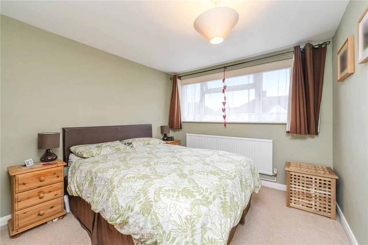 Grove Crescent, Hanworth, TW13 6LY, photo 7