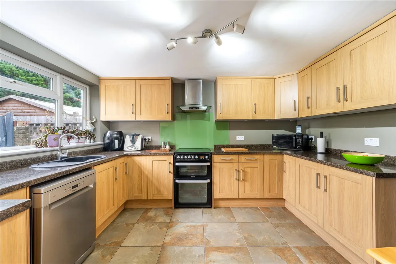 Grove Crescent, Hanworth, TW13 6LY, photo 6