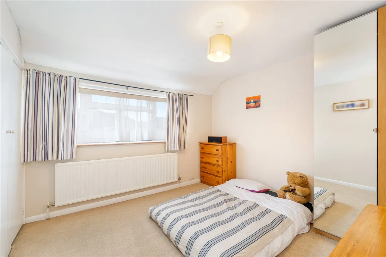 Grove Crescent, Hanworth, TW13 6LY, photo 9