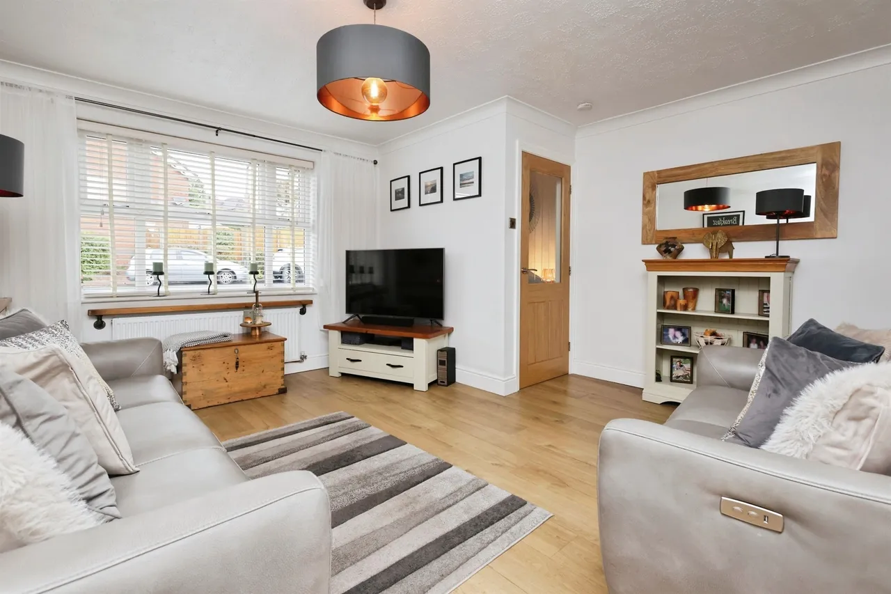 Churchill Drive, Rowley Regis, B65, photo 2