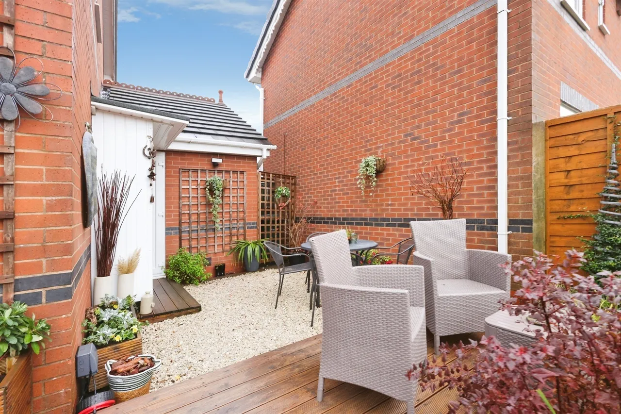 Churchill Drive, Rowley Regis, B65, photo 16