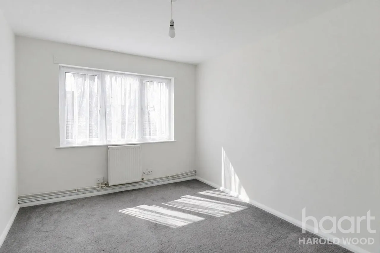 Fitzilian Avenue, Harold Wood, RM3, photo 9