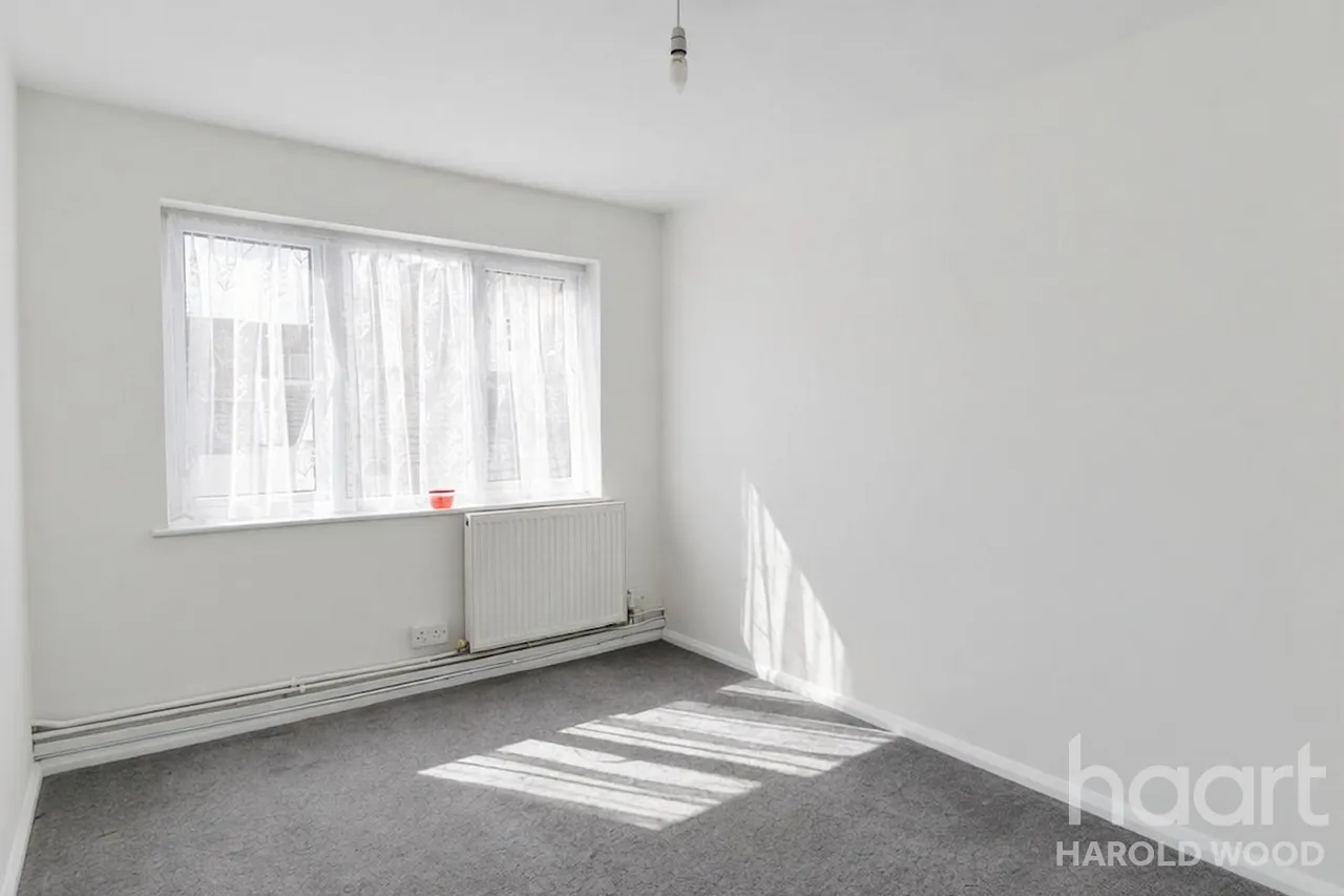 Fitzilian Avenue, Harold Wood, RM3, photo 6