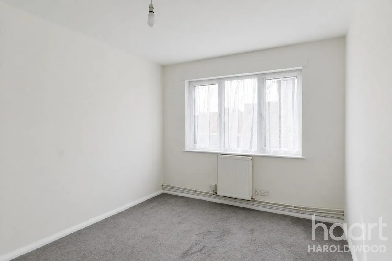 Fitzilian Avenue, Harold Wood, RM3, photo 7