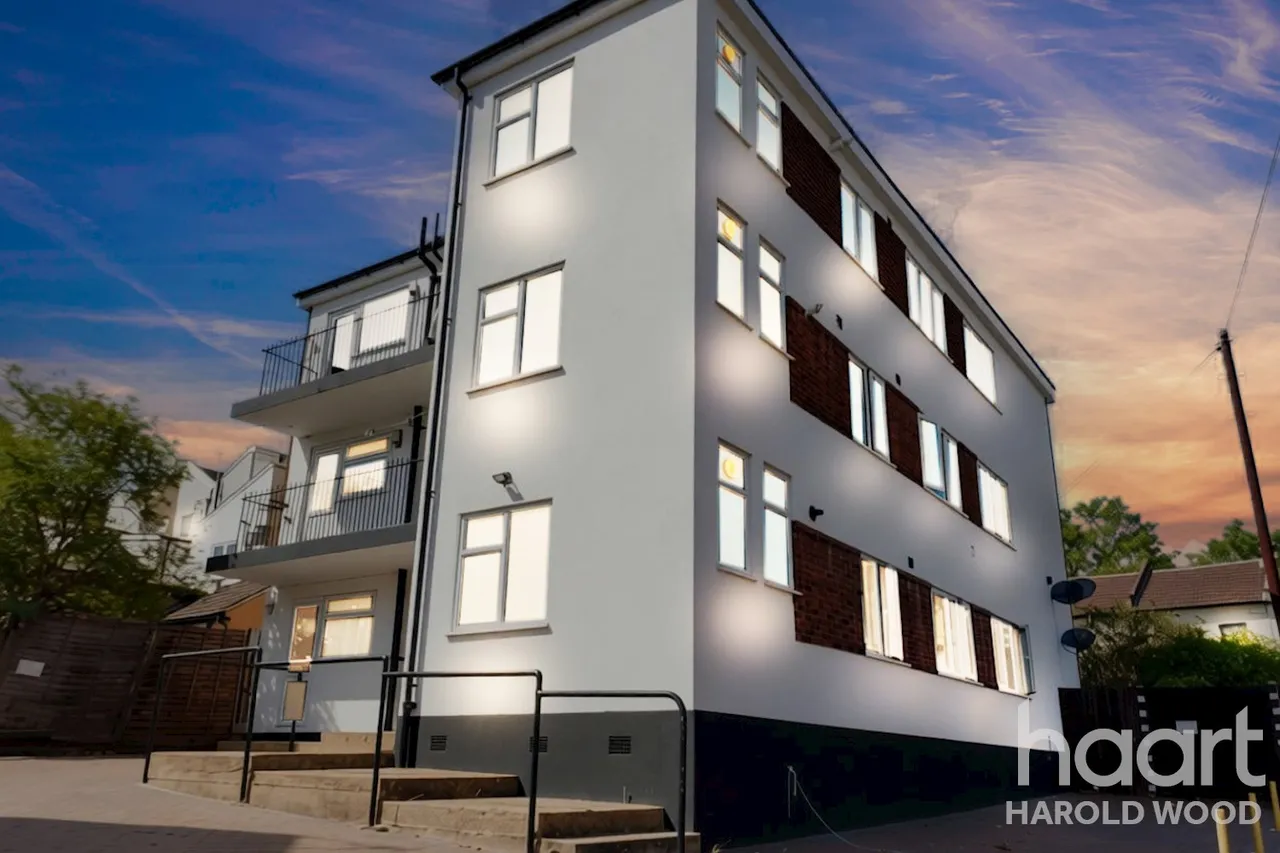 Fitzilian Avenue, Harold Wood, RM3, photo 13