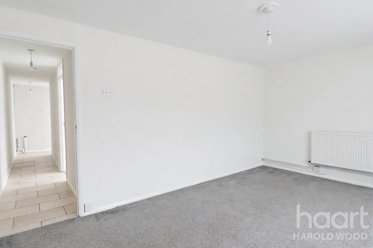 Fitzilian Avenue, Harold Wood, RM3, photo 5