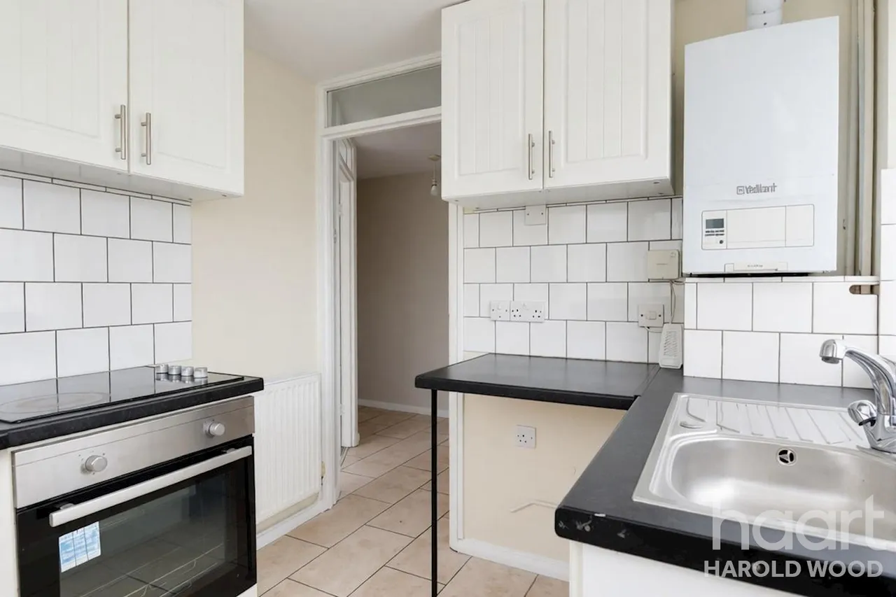Fitzilian Avenue, Harold Wood, RM3, photo 2