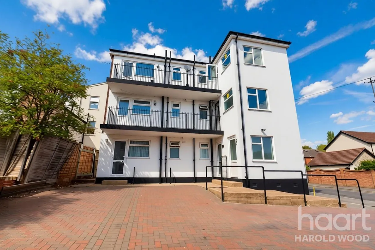 Fitzilian Avenue, Harold Wood, RM3, photo 12