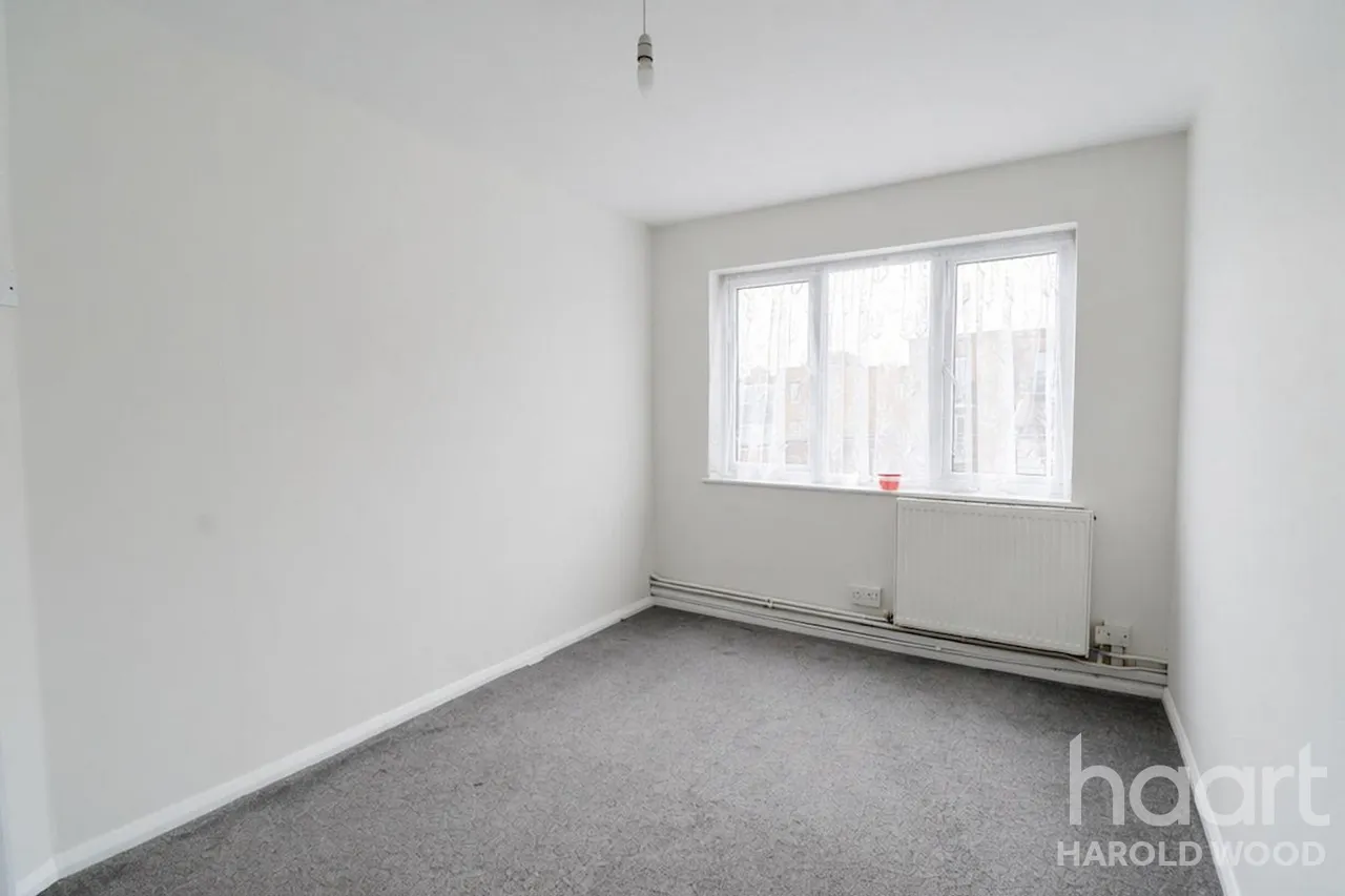 Fitzilian Avenue, Harold Wood, RM3, photo 10