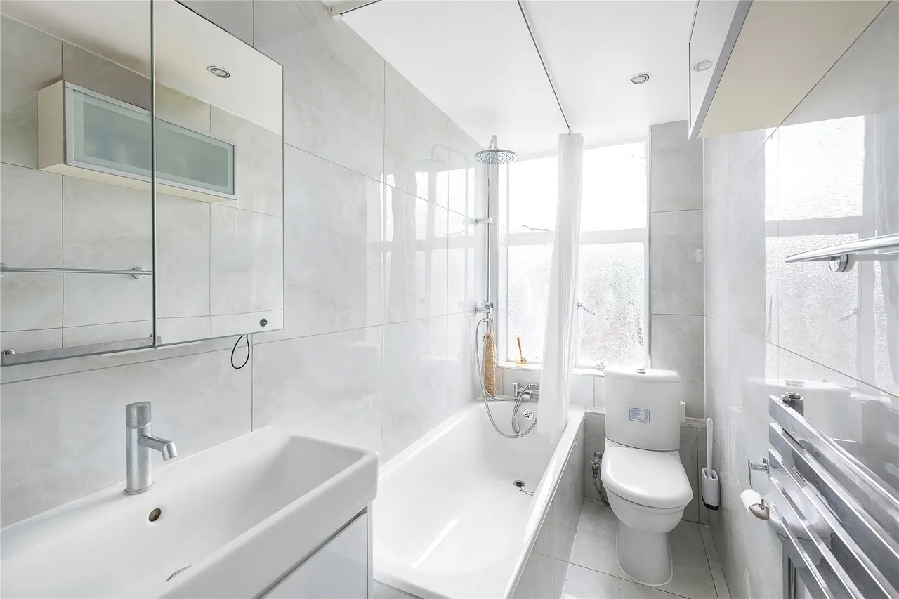 Beverley Court, Wellesley Road, London, W4, photo 7