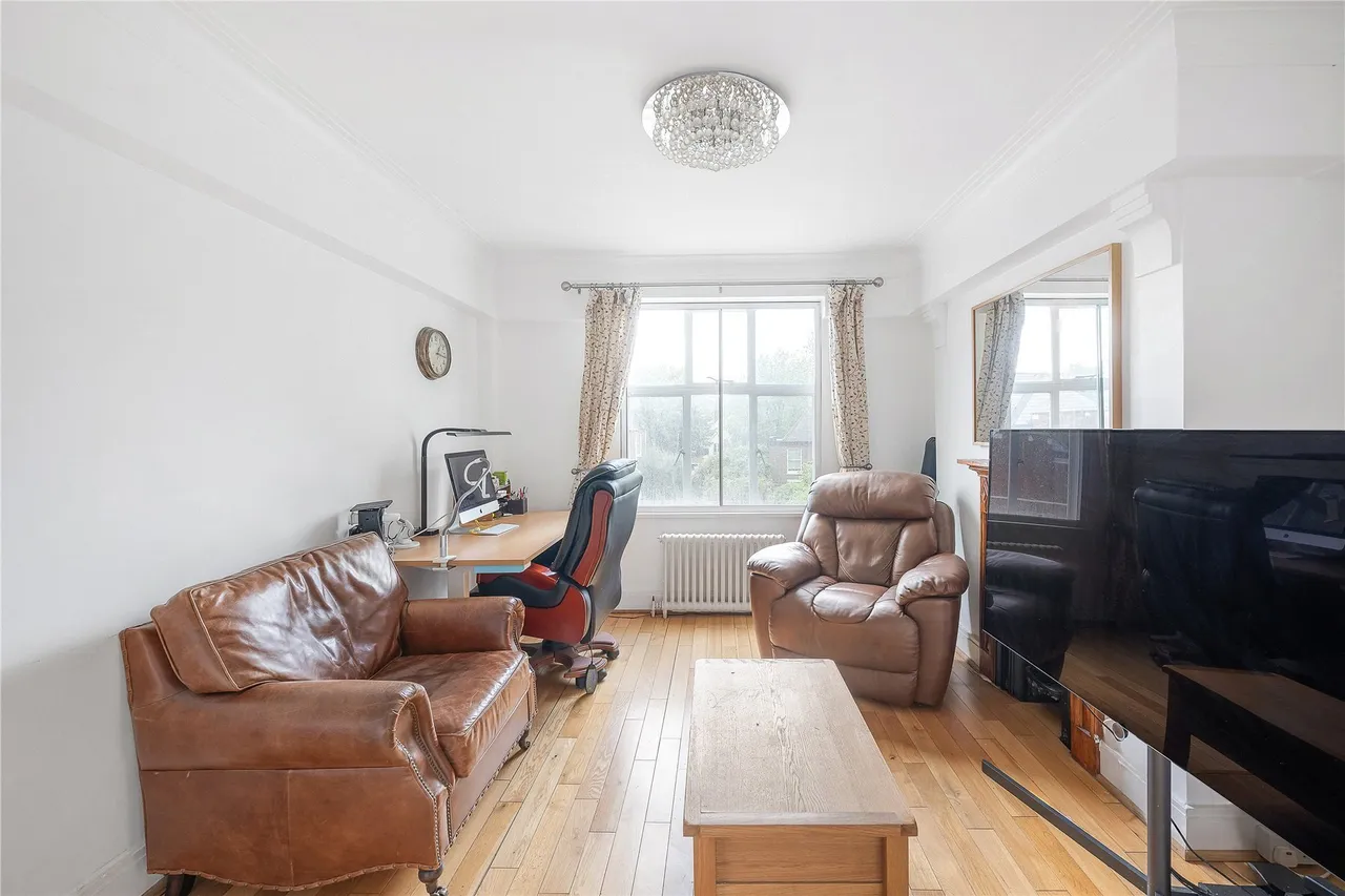 Beverley Court, Wellesley Road, London, W4, photo 10