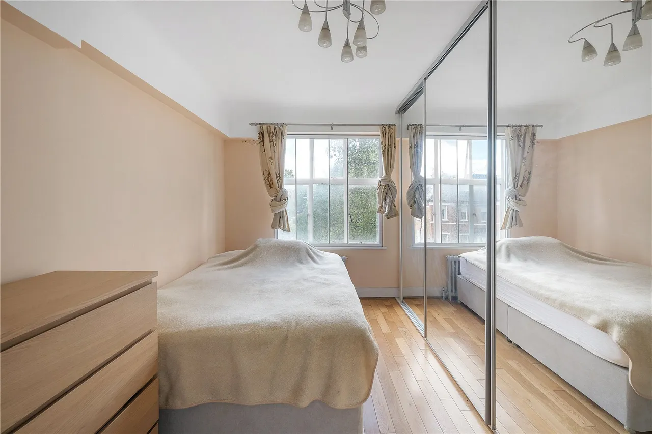Beverley Court, Wellesley Road, London, W4, photo 9