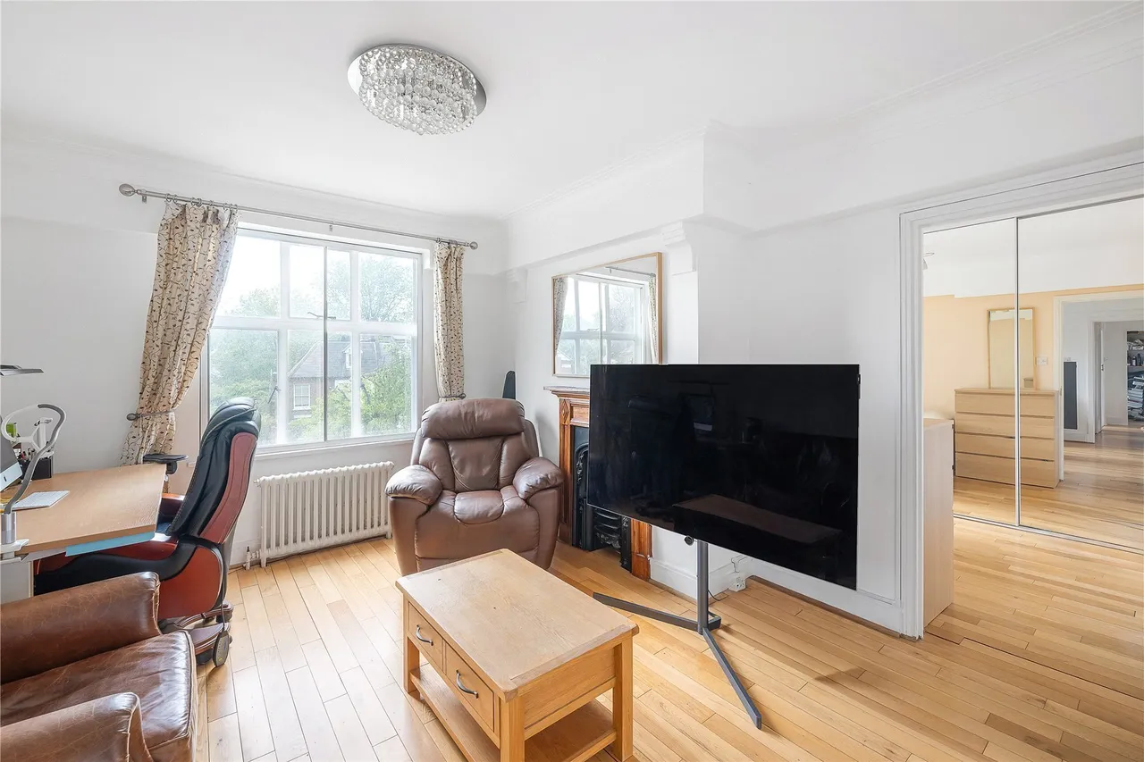 Beverley Court, Wellesley Road, London, W4, photo 3