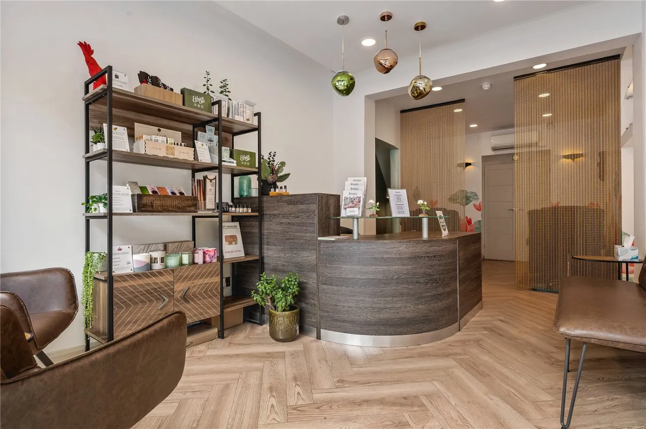 Upper Street, Angel, N1, photo 5