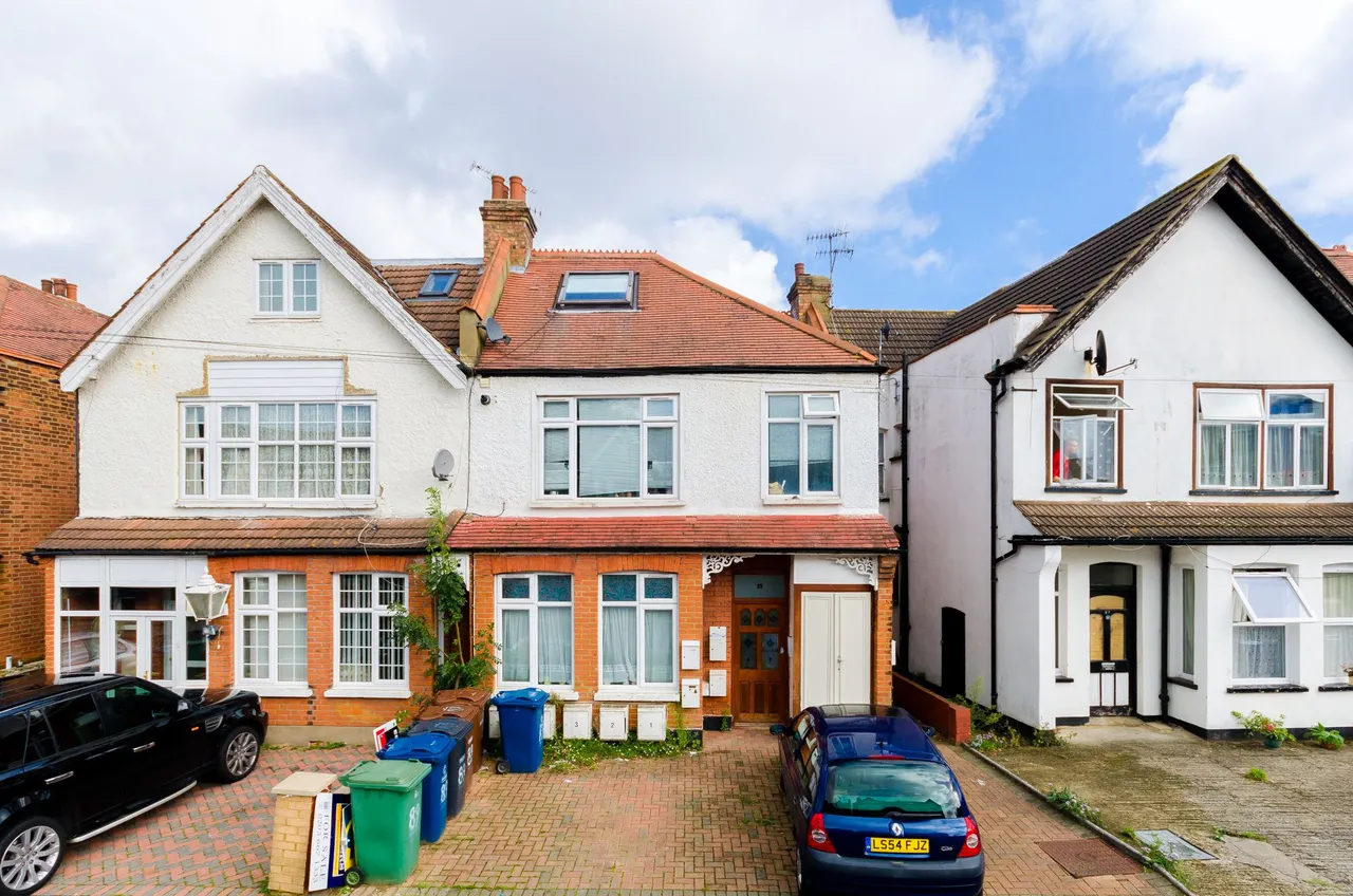 flat for sale — Flat 2, 89 Welldon Crescent, Harrow
