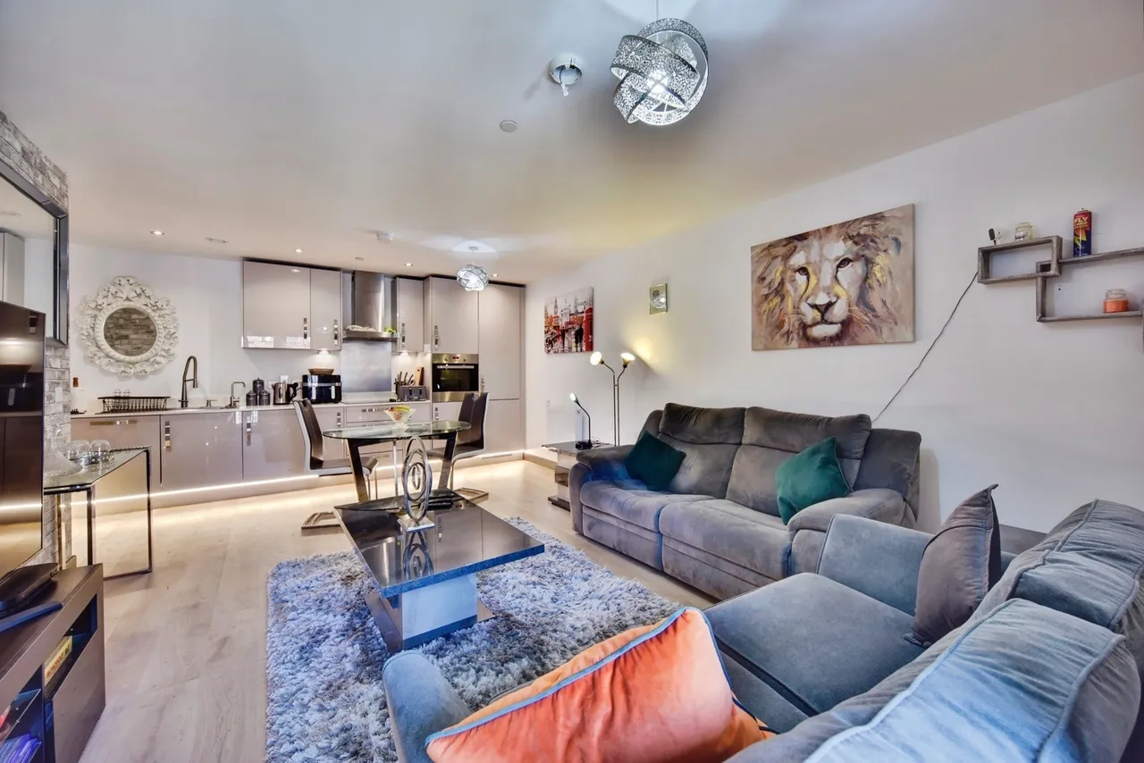 2 bed flat for sale — Rosalind Drive, Maidstone, Kent, ME14