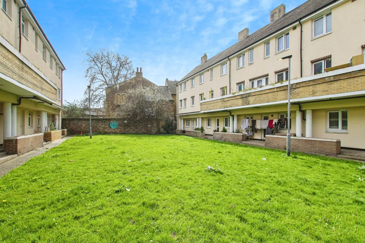 flat for sale, Gibson Close, London, E1