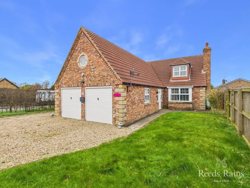 6 bed house for sale — Southsea Road, Flamborough, East Yorkshire, YO15