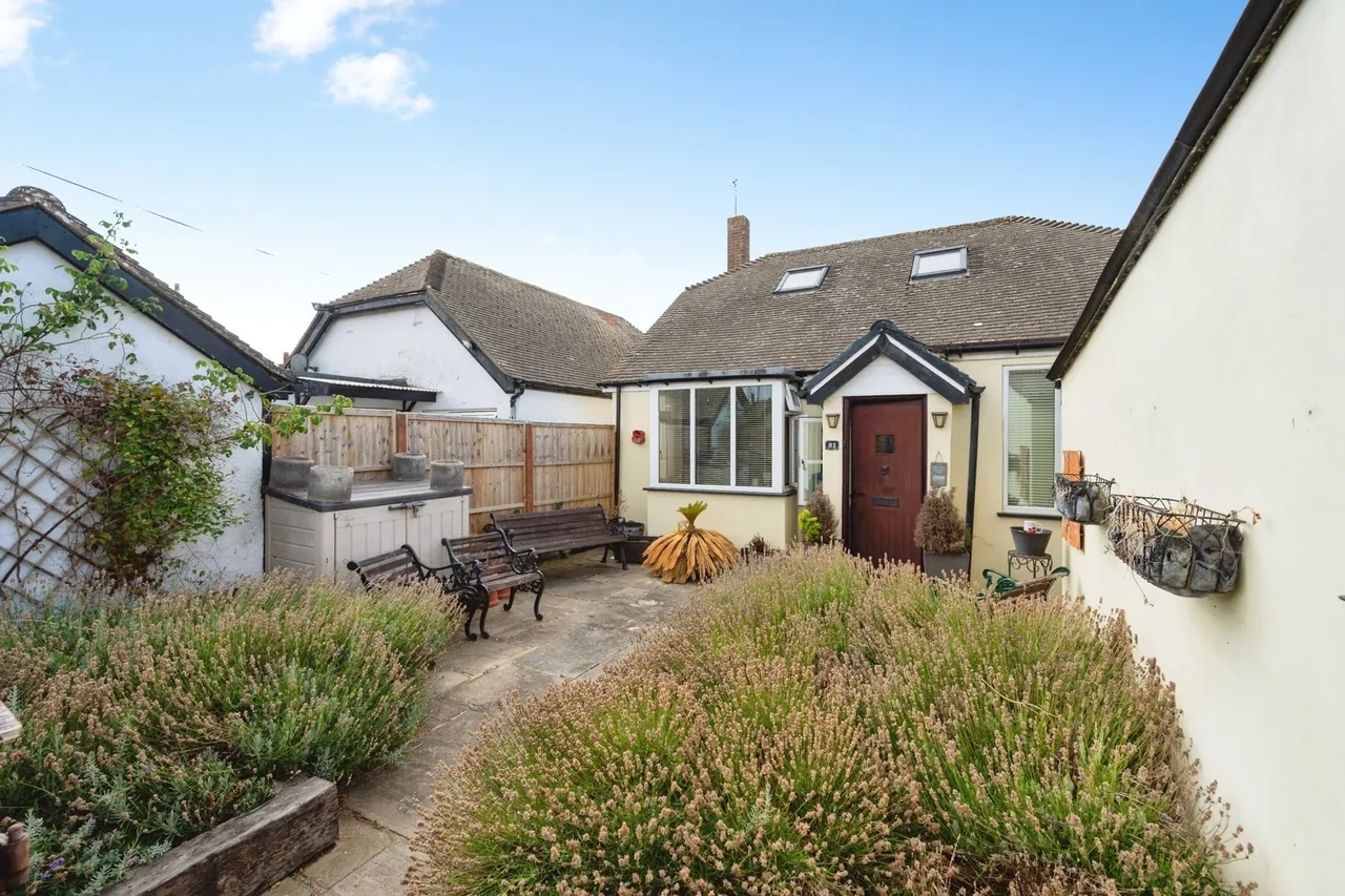 2 bed house for sale, Elm Close Estate, Hayling Island, PO11