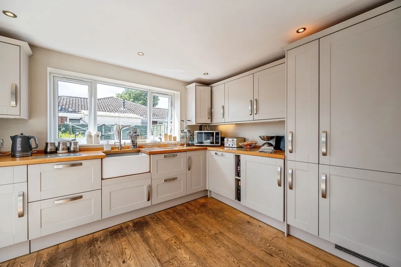 Elm Close Estate, Hayling Island, PO11, photo 4