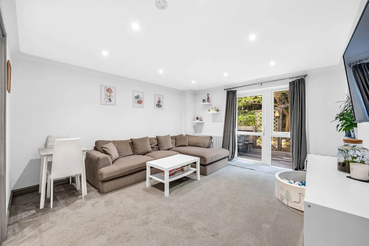Bordeston Court, The Ham, TW8 8HW, photo 3