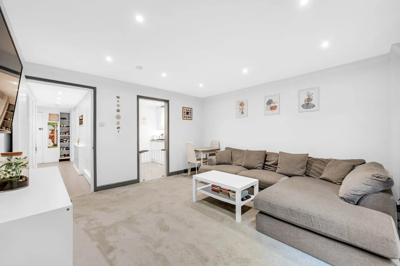 Bordeston Court, The Ham, TW8 8HW, photo 4