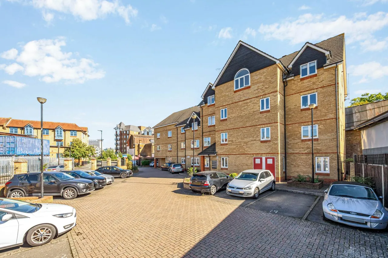2 bed flat for sale — Bordeston Court, The Ham, TW8 8HW