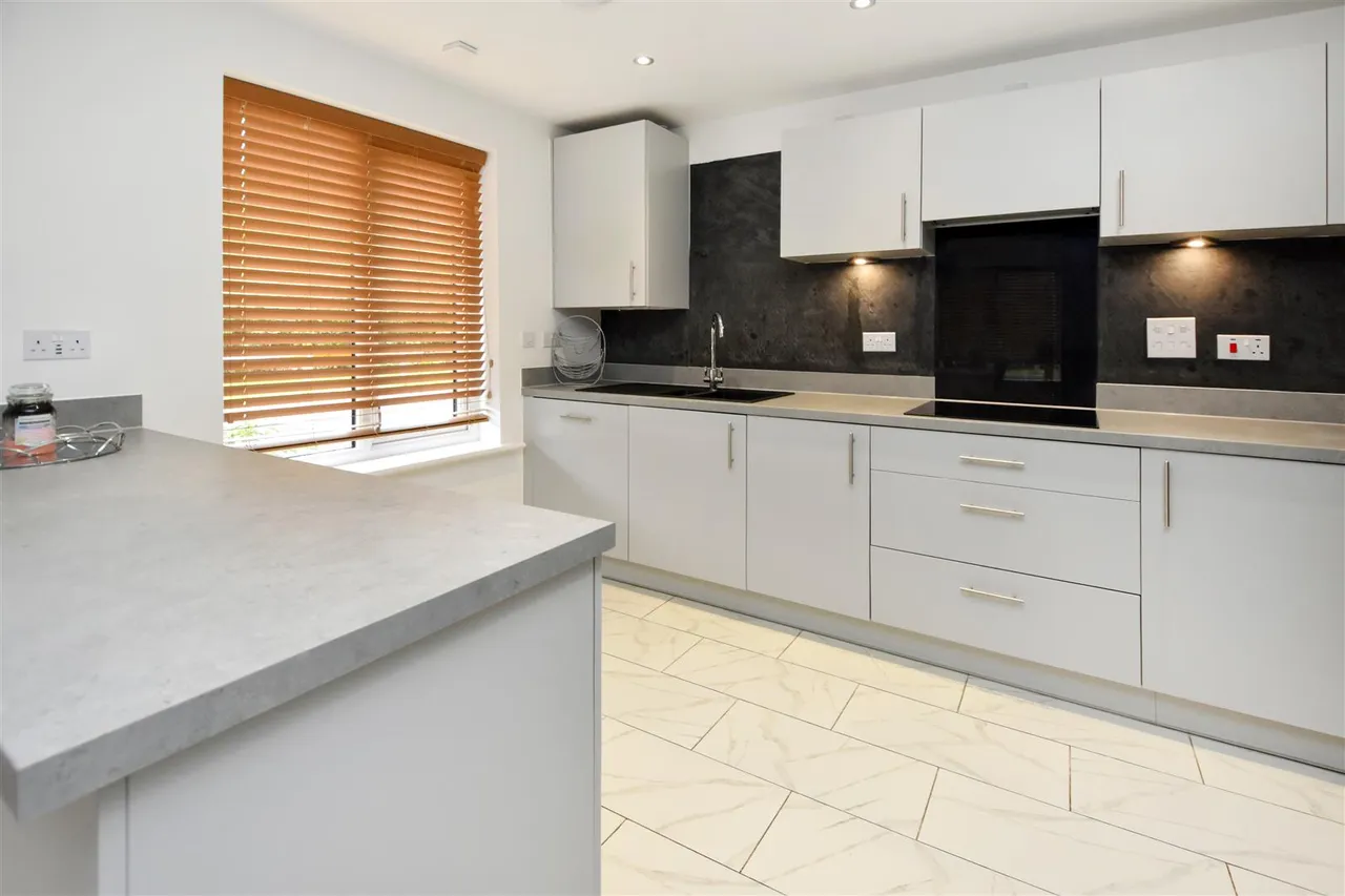 Mary Drive, Cullompton, photo 8
