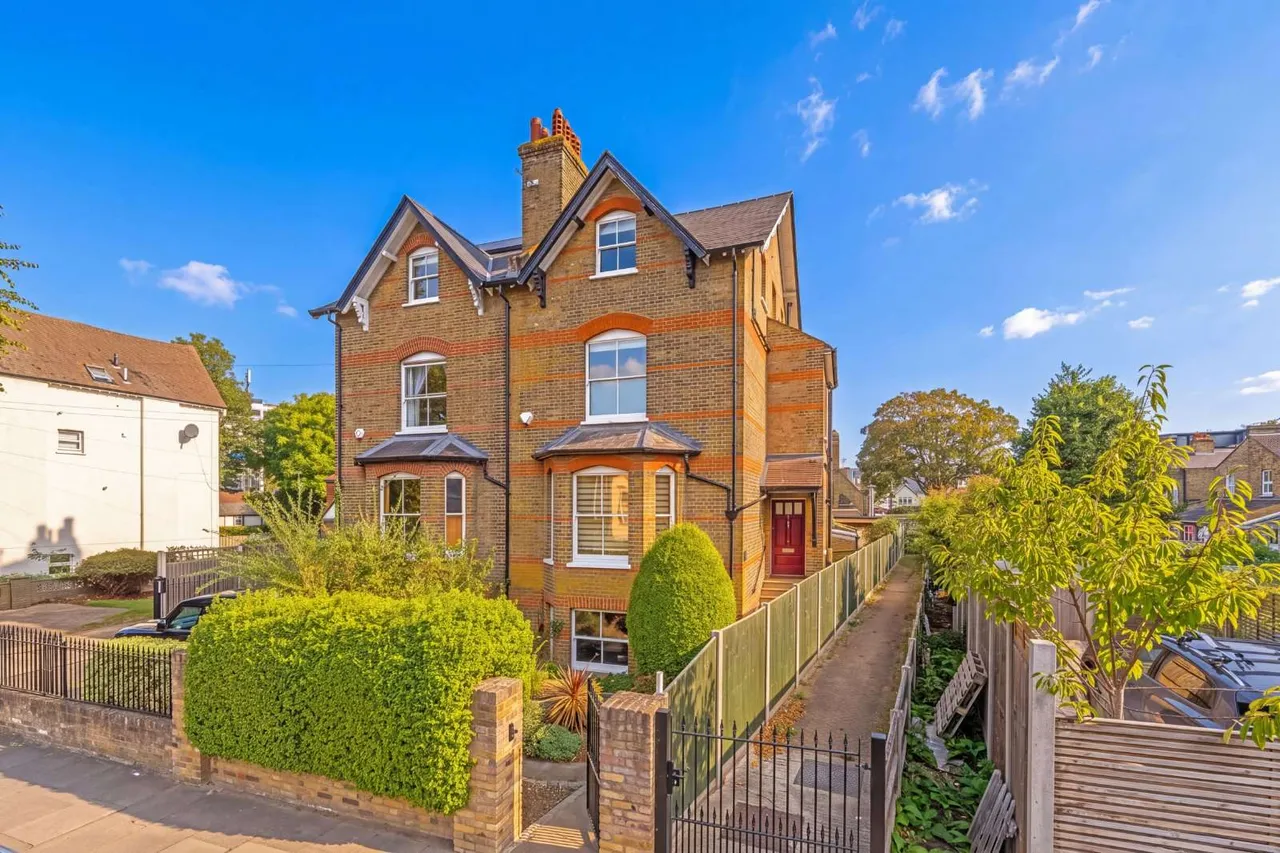 5 bed house for sale, Bridgeman Road, Teddington, TW11