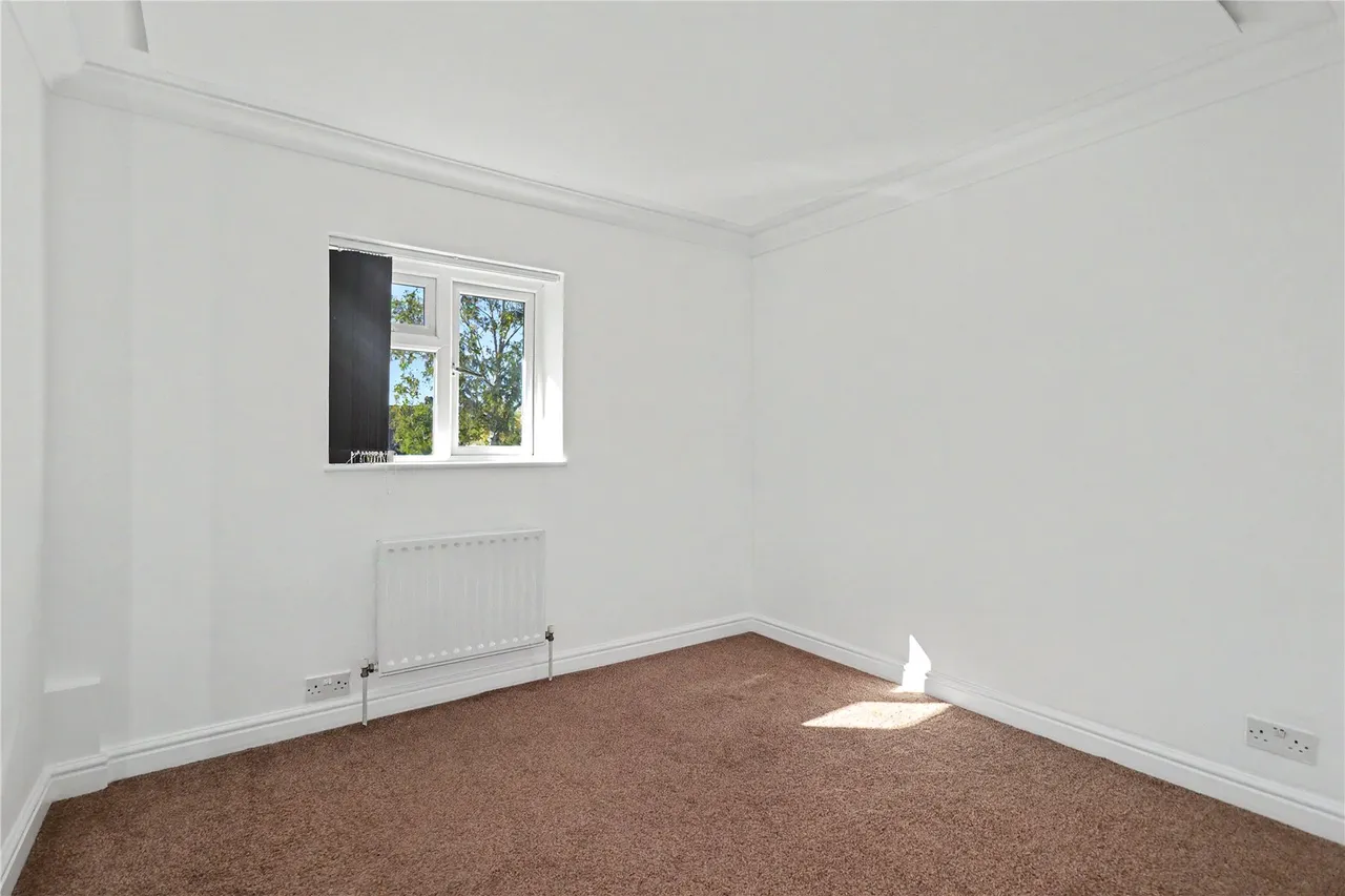 Sundridge Road, Woking, GU22, photo 12