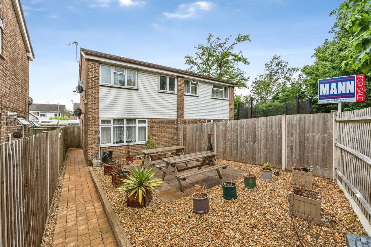 3 bed house for sale, Longbridge Close, Calmore, SO40