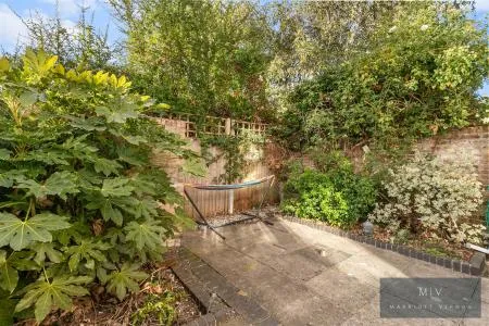 Tipton Drive, Croydon, photo 11