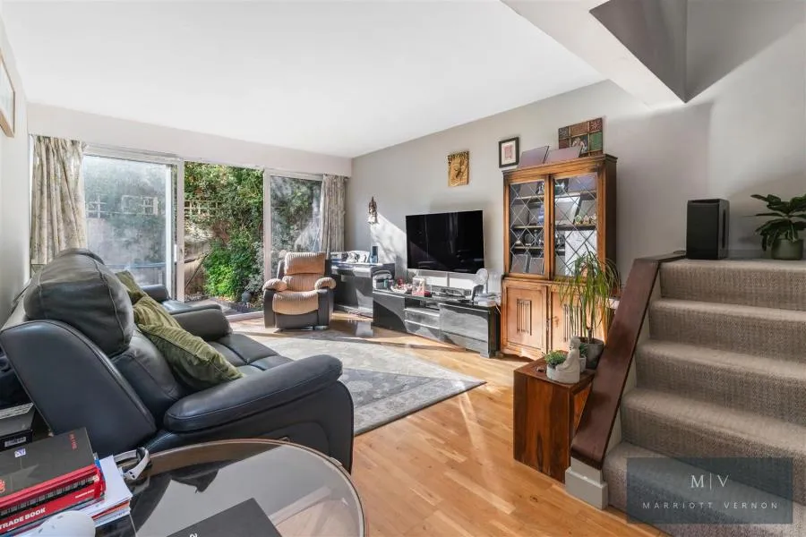Tipton Drive, Croydon, photo 17