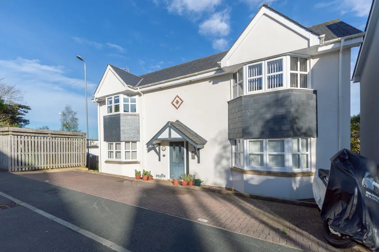 1 bed flat for sale, Llys Adda, Bangor, LL57