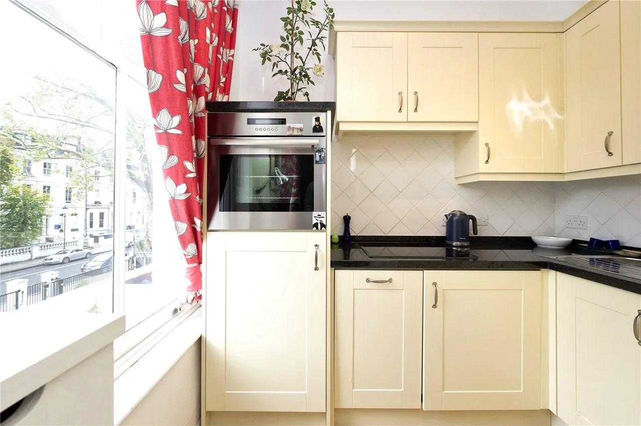 1 bed flat to rent, Elsham Road, London, W14
