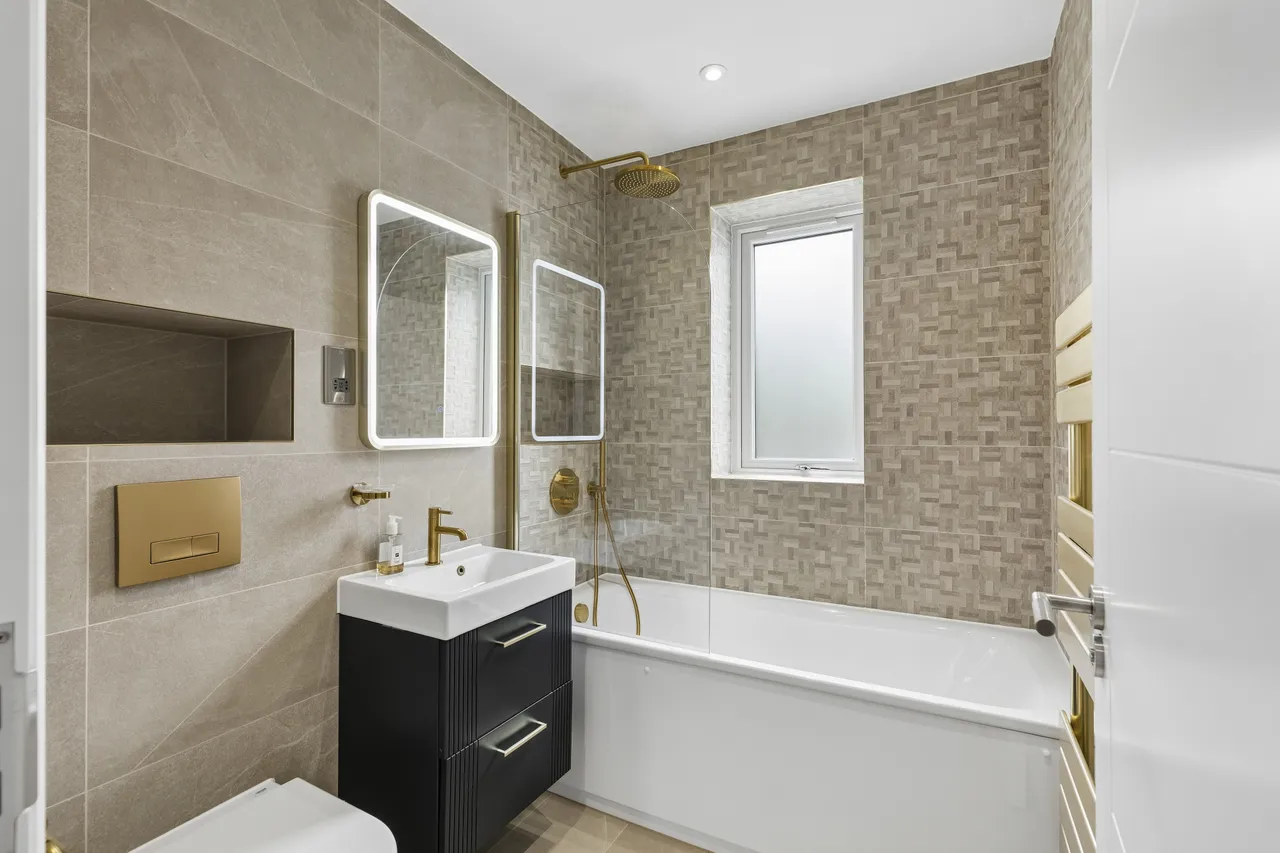 Flat 4 The Catsey Catsey Lane, Bushey..., photo 11