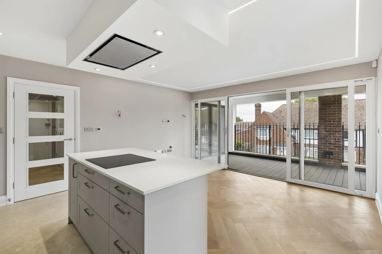 Flat 4 The Catsey Catsey Lane, Bushey..., photo 3
