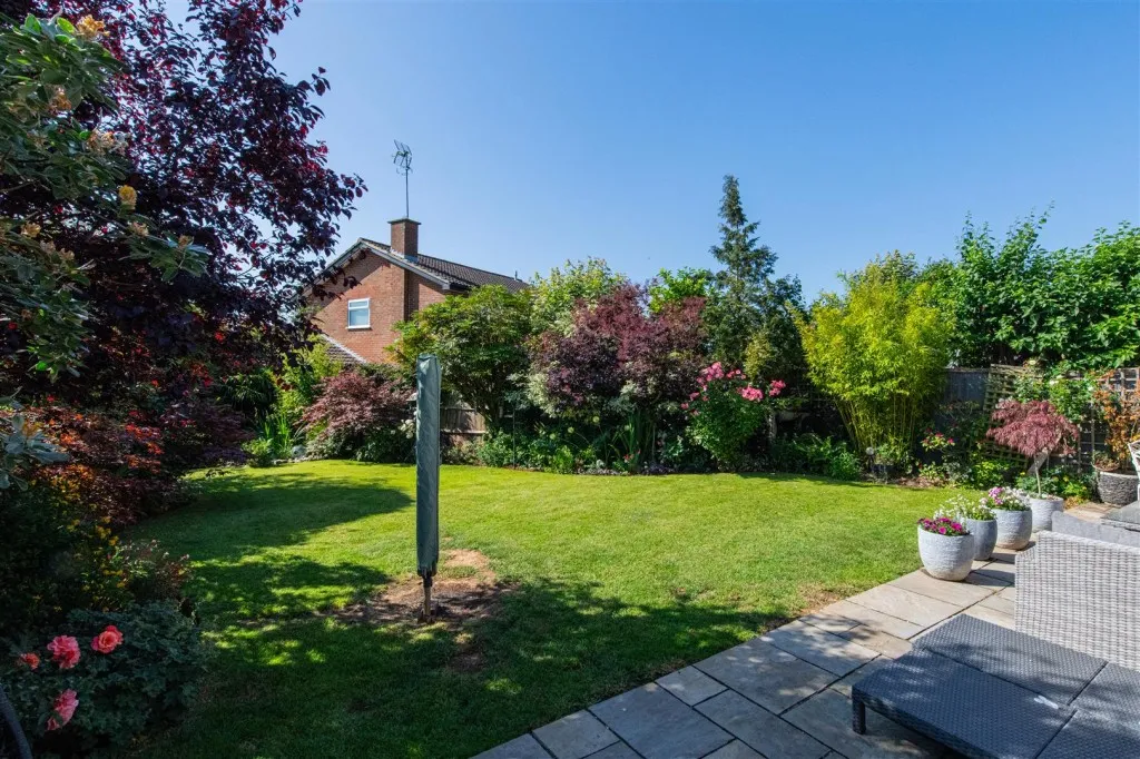 Court Drive, Kettering, photo 17