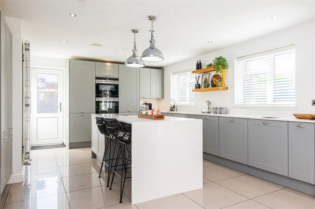 Court Drive, Kettering, photo 6