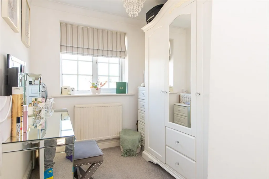 Court Drive, Kettering, photo 14