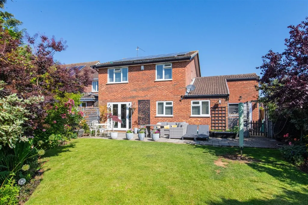 Court Drive, Kettering, photo 19