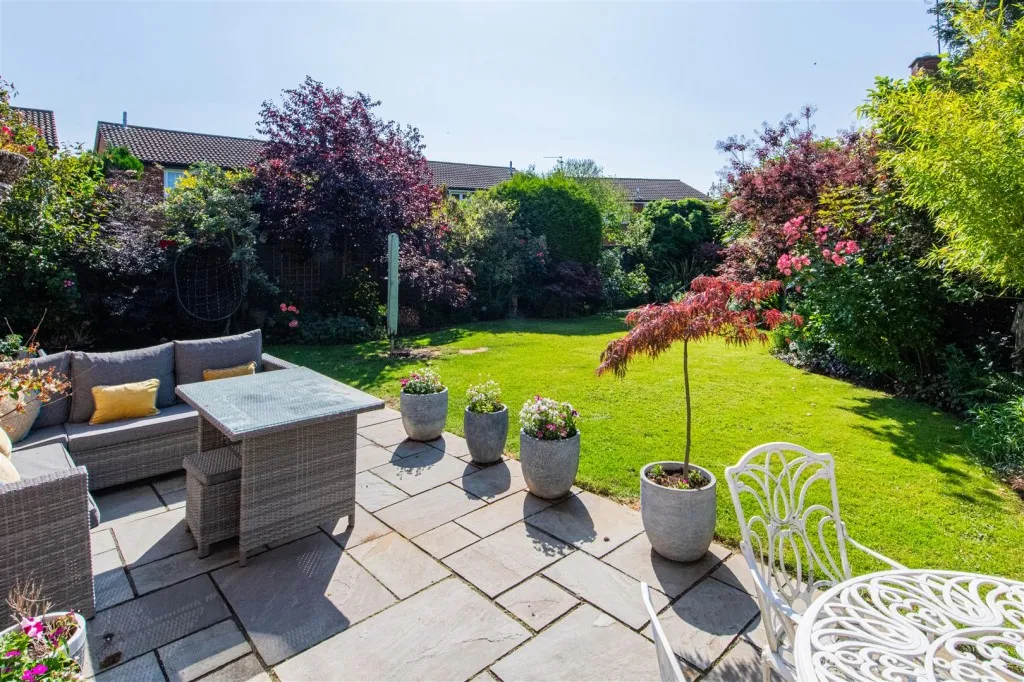 Court Drive, Kettering, photo 16